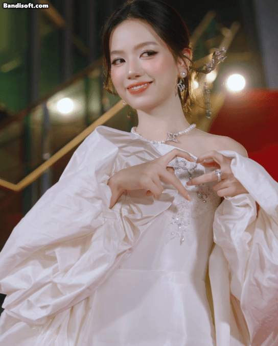 "Phượng hoàng tái sinh của Vbiz": Bị bỏ quên 10 năm, xuất hiện trở thành gương mặt được săn đón - Ảnh 7.