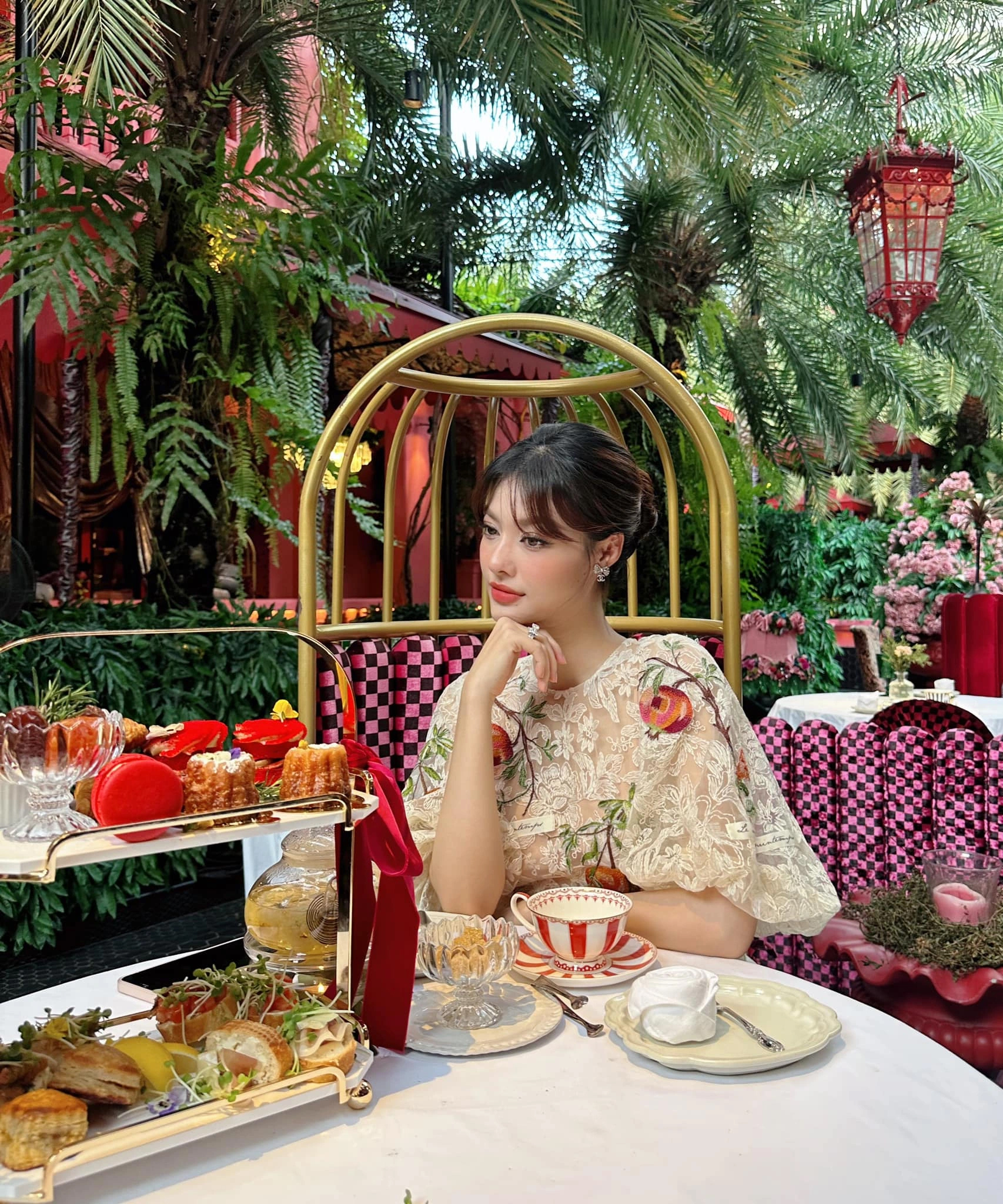 Á hậu Kiều Loan sau 7 năm đang quang: Nhan sắc thăng hạng, cuộc sống sang chảnh ở tuổi 26 - Ảnh 9.