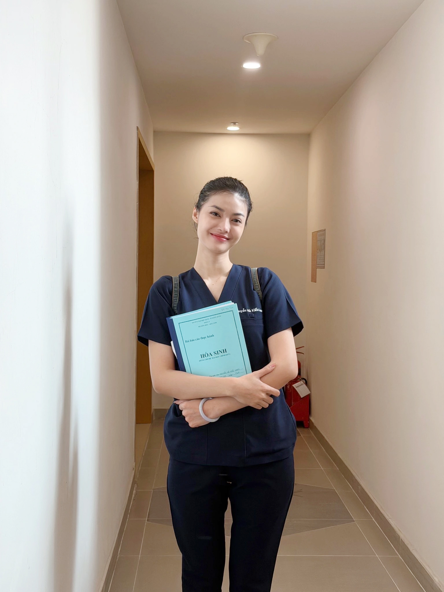 Á hậu Kiều Loan sau 7 năm đang quang: Nhan sắc thăng hạng, cuộc sống sang chảnh ở tuổi 26 - Ảnh 2.