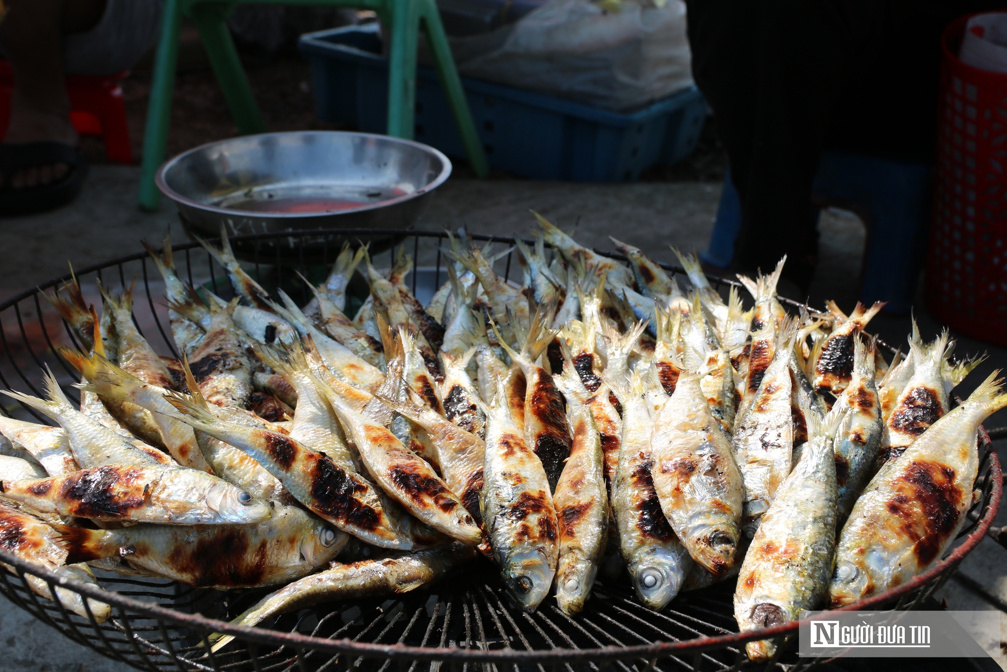 Loài cá "nhà nghèo", bổ dưỡng hút khách thập phương thưởng thức trực tiếp - Ảnh 7.