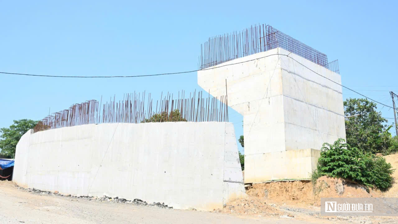 Cầu Hiếu Liêm tăng tốc về đích: Công trường rộn ràng, quyết tâm thông xe đúng hẹn- Ảnh 1. Cầu Hiếu Liêm tăng tốc về đích: Công trường rộn ràng, quyết tâm thông xe đúng hẹn- Ảnh 1.