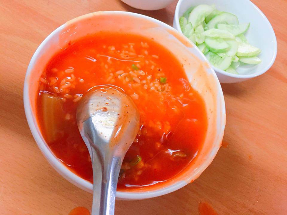 Cô gái 24 tuổi tử vong chỉ vì mê ăn cơm trộn ớt mỗi ngày, bác sĩ cảnh báo thói quen 