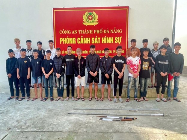 Nhiều thanh thiếu niên hẹn nhau hỗn chiến lúc rạng sáng- Ảnh 1. Nhiều thanh thiếu niên hẹn nhau hỗn chiến lúc rạng sáng- Ảnh 1.