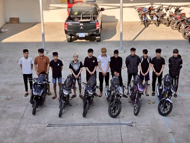 Nhiều thanh thiếu niên hẹn nhau hỗn chiến lúc rạng sáng- Ảnh 2. Nhiều thanh thiếu niên hẹn nhau hỗn chiến lúc rạng sáng- Ảnh 2.