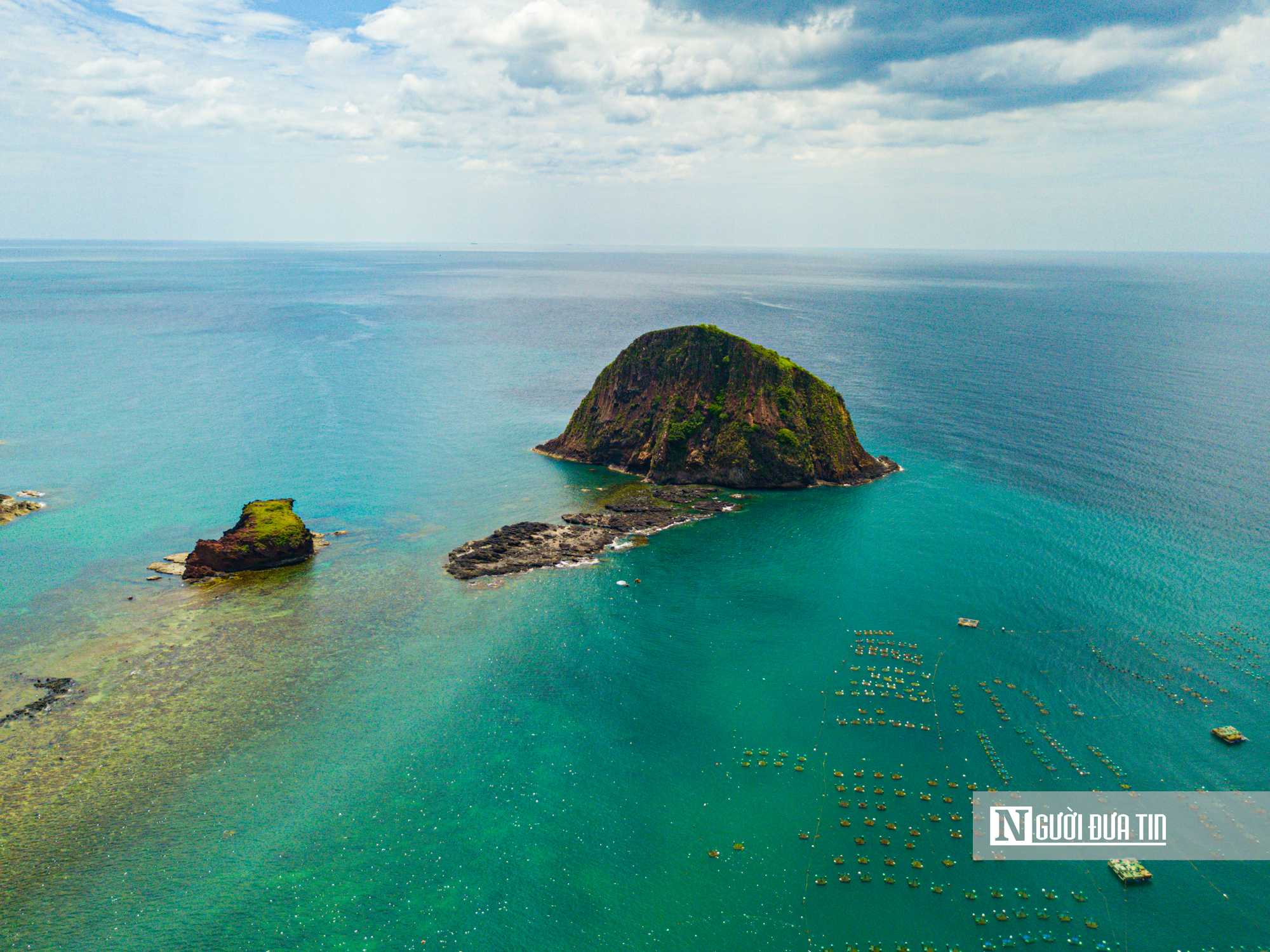 Du kh&aacute;ch &ugrave;n &ugrave;n đến check-in cung đường ven biển như tranh vẽ ở Đắk Lắk- Ảnh 1.