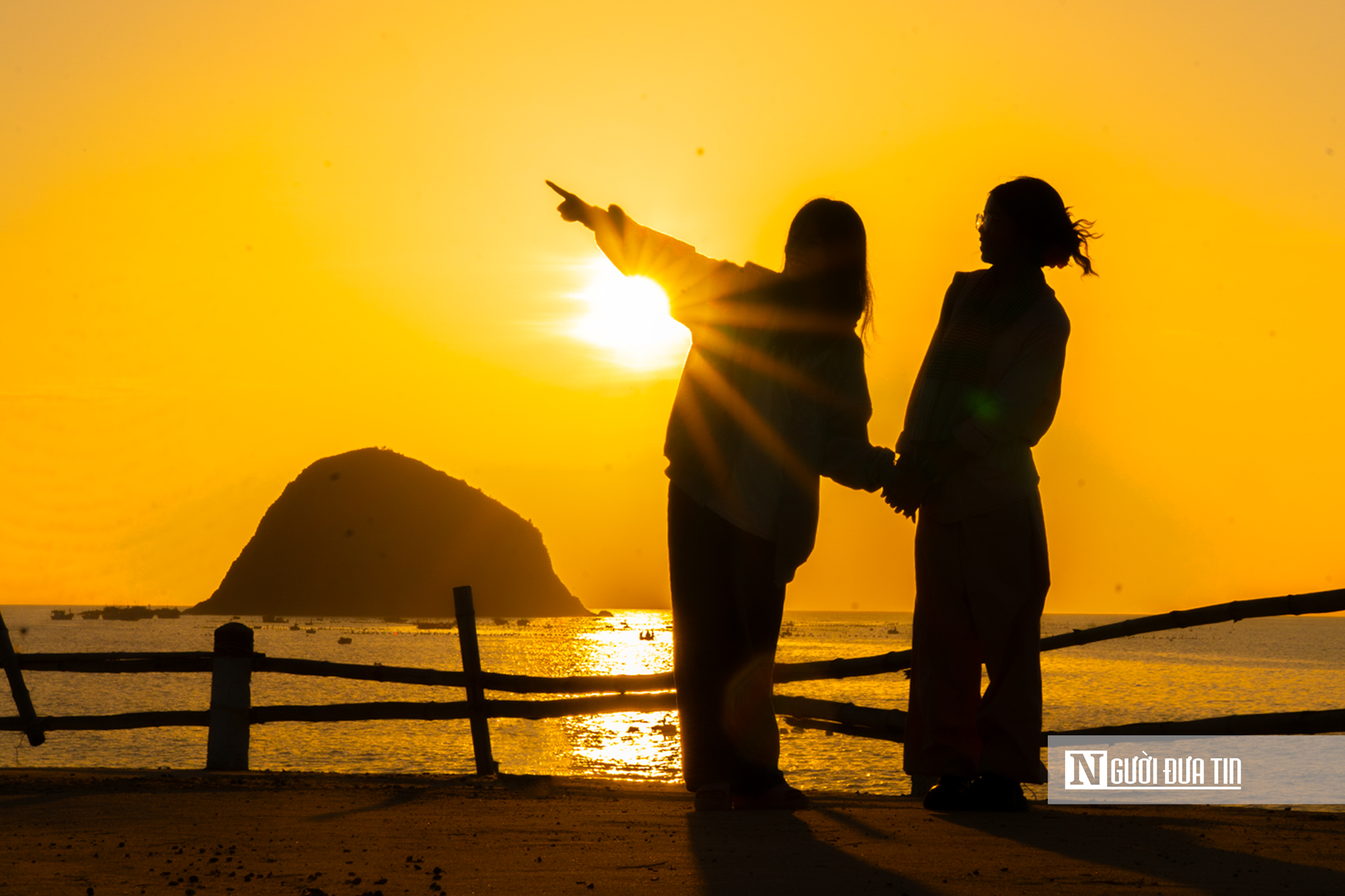 Du kh&aacute;ch &ugrave;n &ugrave;n đến check-in cung đường ven biển như tranh vẽ ở Đắk Lắk- Ảnh 15.