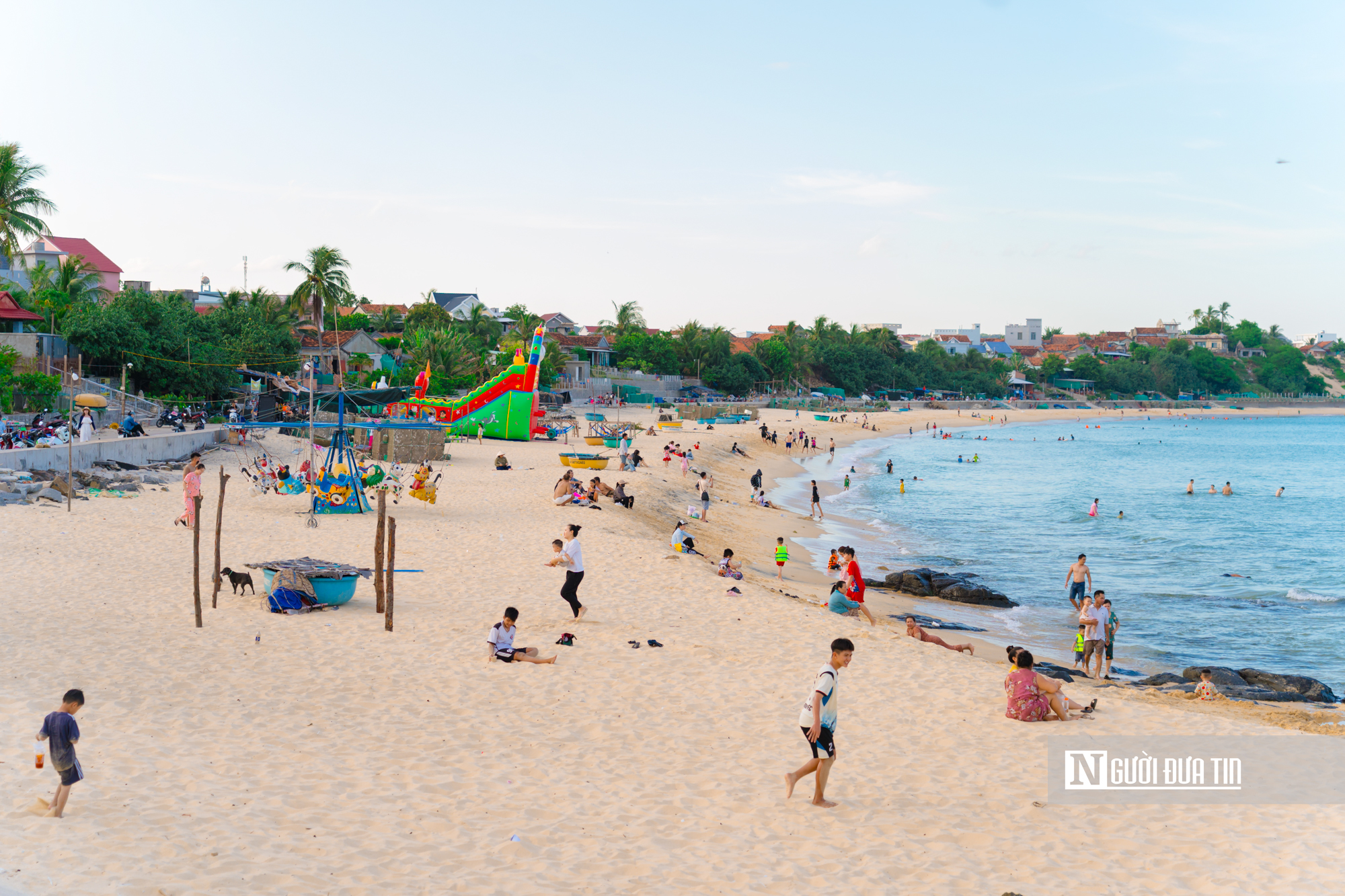 Du kh&aacute;ch &ugrave;n &ugrave;n đến check-in cung đường ven biển như tranh vẽ ở Đắk Lắk- Ảnh 5.