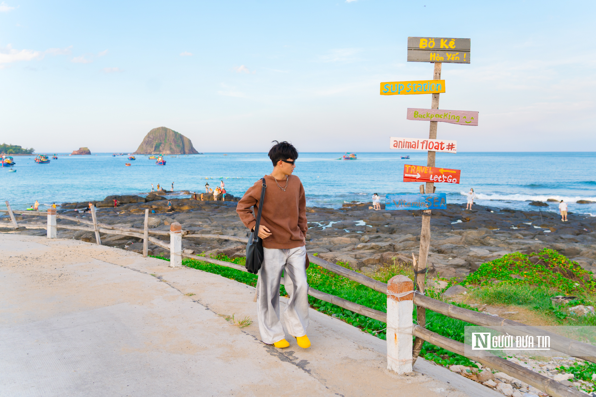 Du kh&aacute;ch &ugrave;n &ugrave;n đến check-in cung đường ven biển như tranh vẽ ở Đắk Lắk- Ảnh 7.