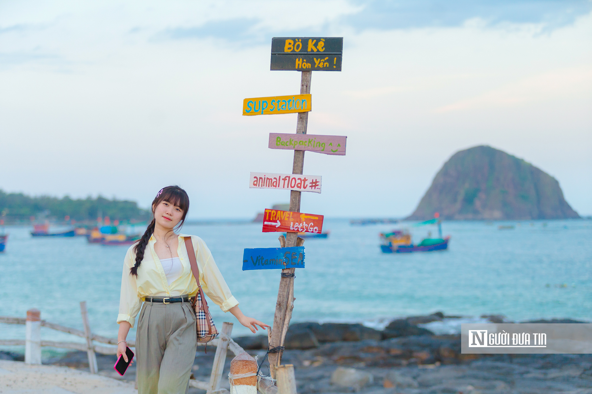 Du kh&aacute;ch &ugrave;n &ugrave;n đến check-in cung đường ven biển như tranh vẽ ở Đắk Lắk- Ảnh 8.