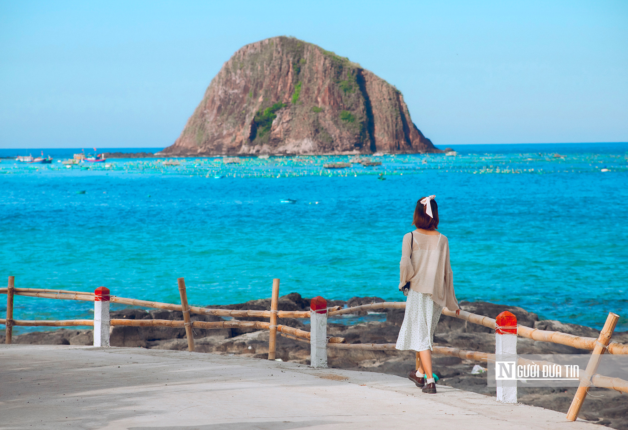 Du kh&aacute;ch &ugrave;n &ugrave;n đến check-in cung đường ven biển như tranh vẽ ở Đắk Lắk- Ảnh 10.