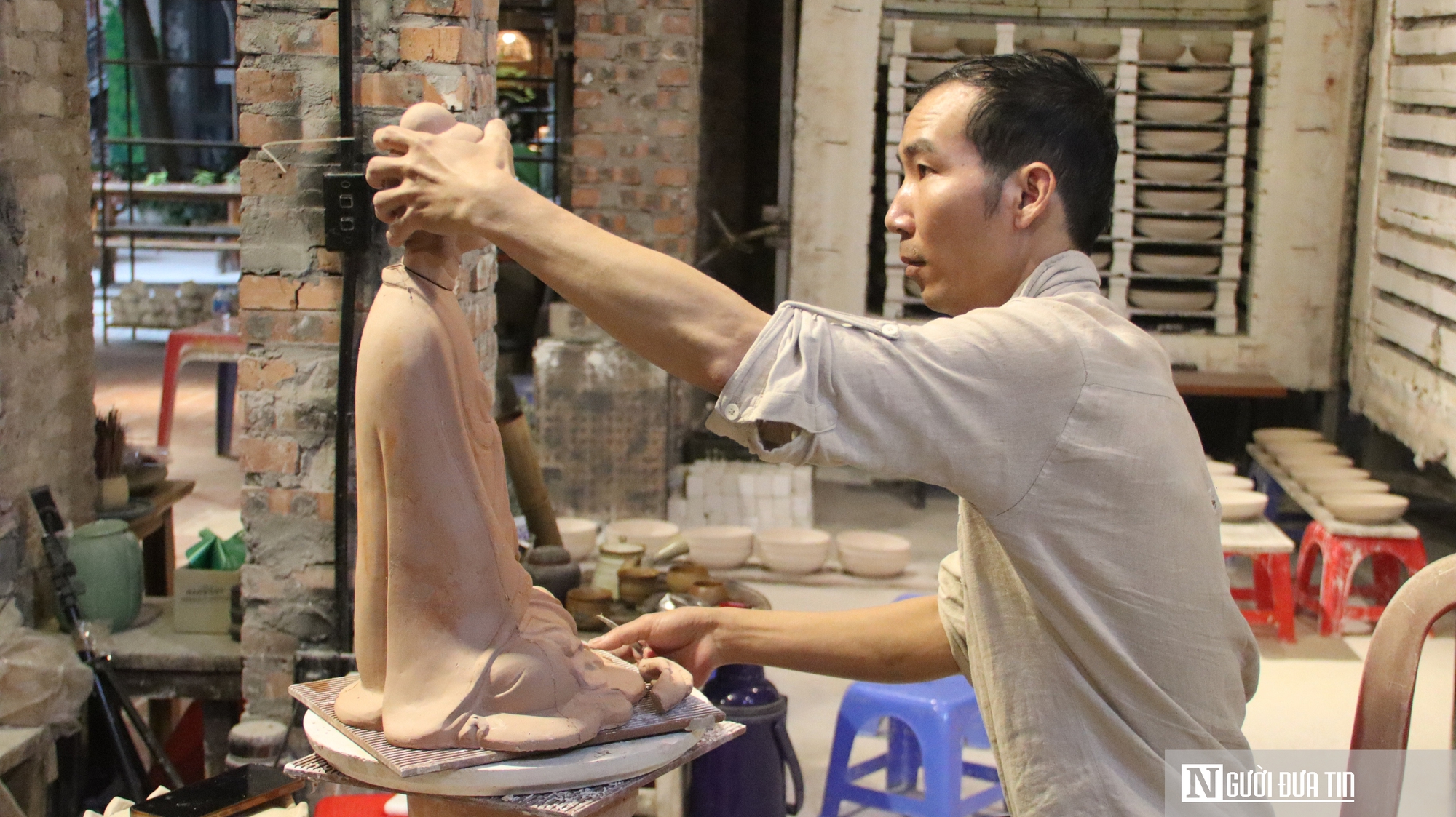 Nghệ nh&acirc;n B&aacute;t Tr&agrave;ng mỗi khi mở l&ograve; gốm giống như "đi đ&aacute;nh xổ số" - Ảnh 2.