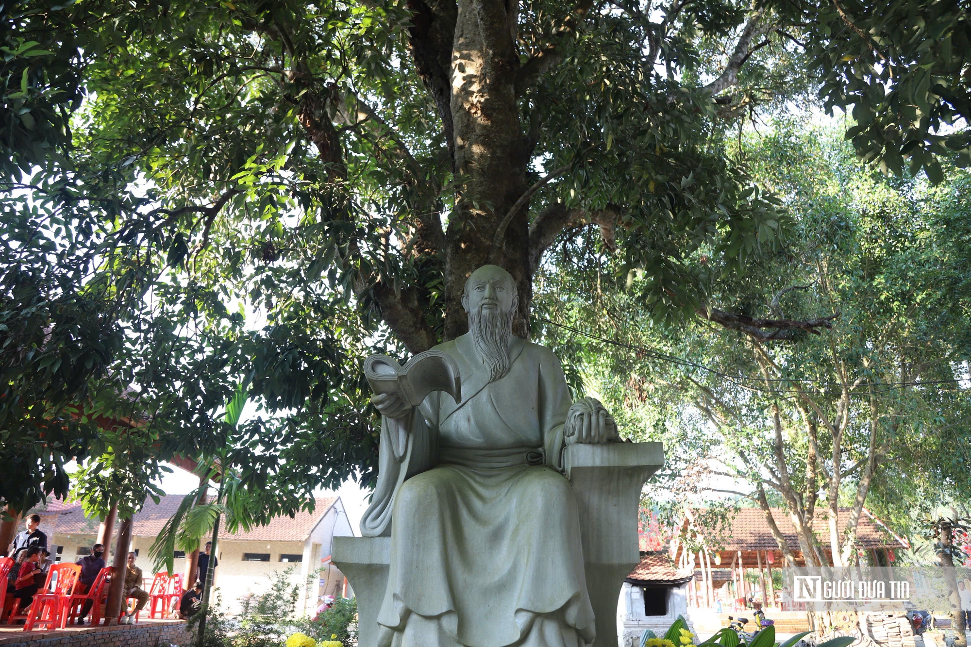 Chiêm ngưỡng cây vải cổ gần 300 năm “lưu giữ” cuộc đời đại danh y Hải thượng Lãn Ông - Ảnh 3.