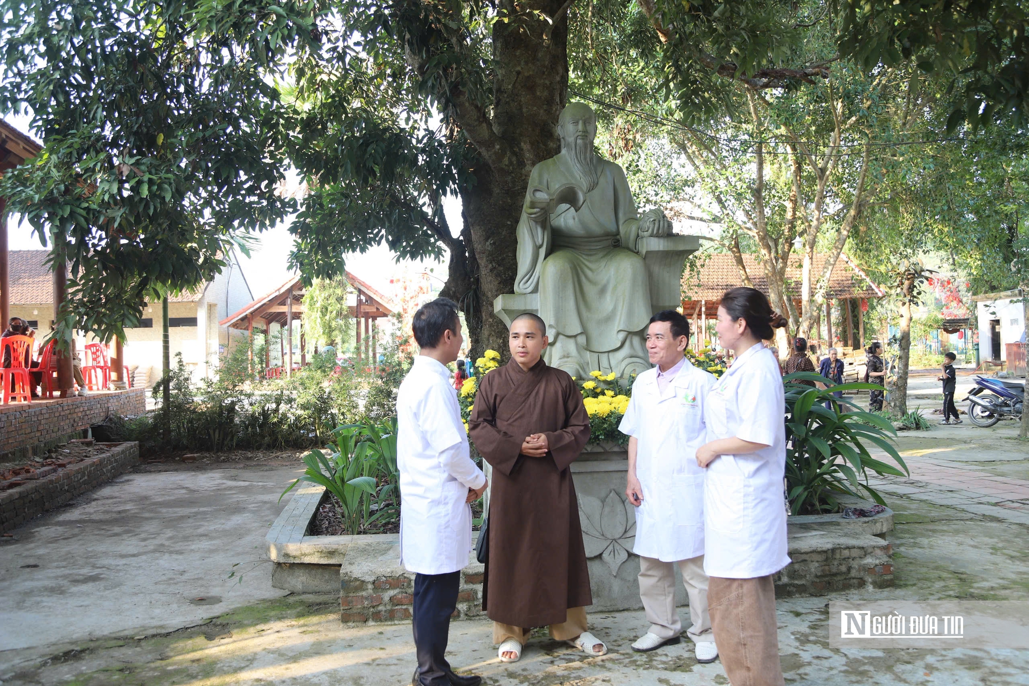 Chiêm ngưỡng cây vải cổ gần 300 năm “lưu giữ” cuộc đời đại danh y Hải thượng Lãn Ông - Ảnh 8.