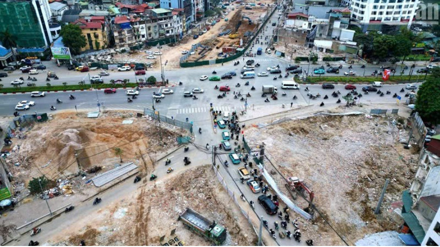 Hà Nội cấm ô tô qua đường La Thành hơn 3 tháng, phân luồng ra sao để tránh ùn tắc? - Ảnh 1.