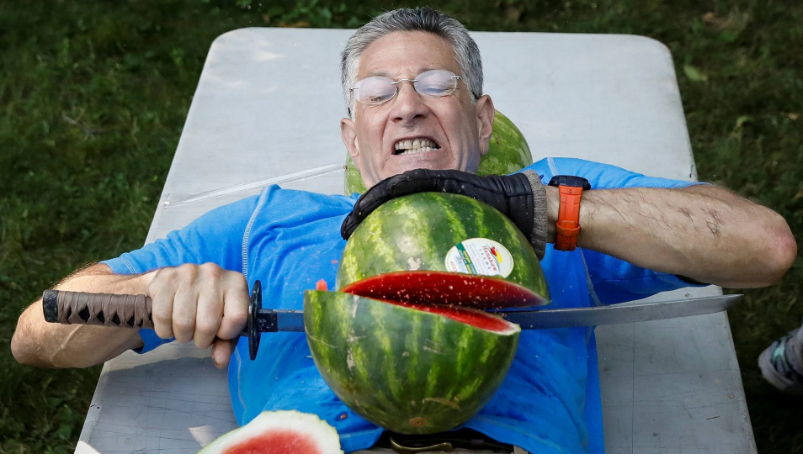 Người đàn ông giữ hơn 600 kỷ lục Guinness là ai mà khiến cả thế giới kinh ngạc? - Ảnh 4.