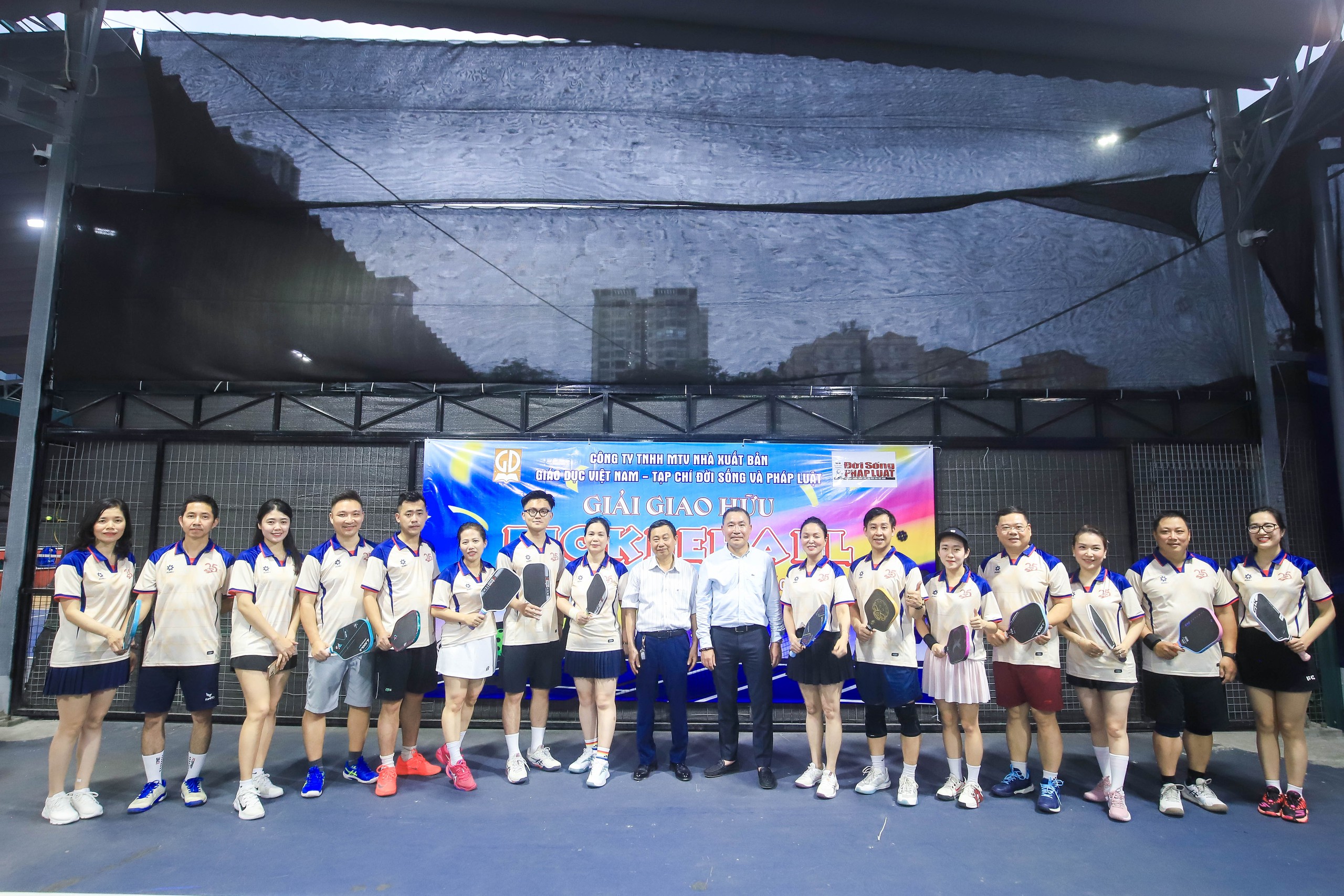 Sôi nổi giải giao hữu Pickleball nhân kỷ niệm 25 năm Tạp chí Đời sống và Pháp luật- Ảnh 1.