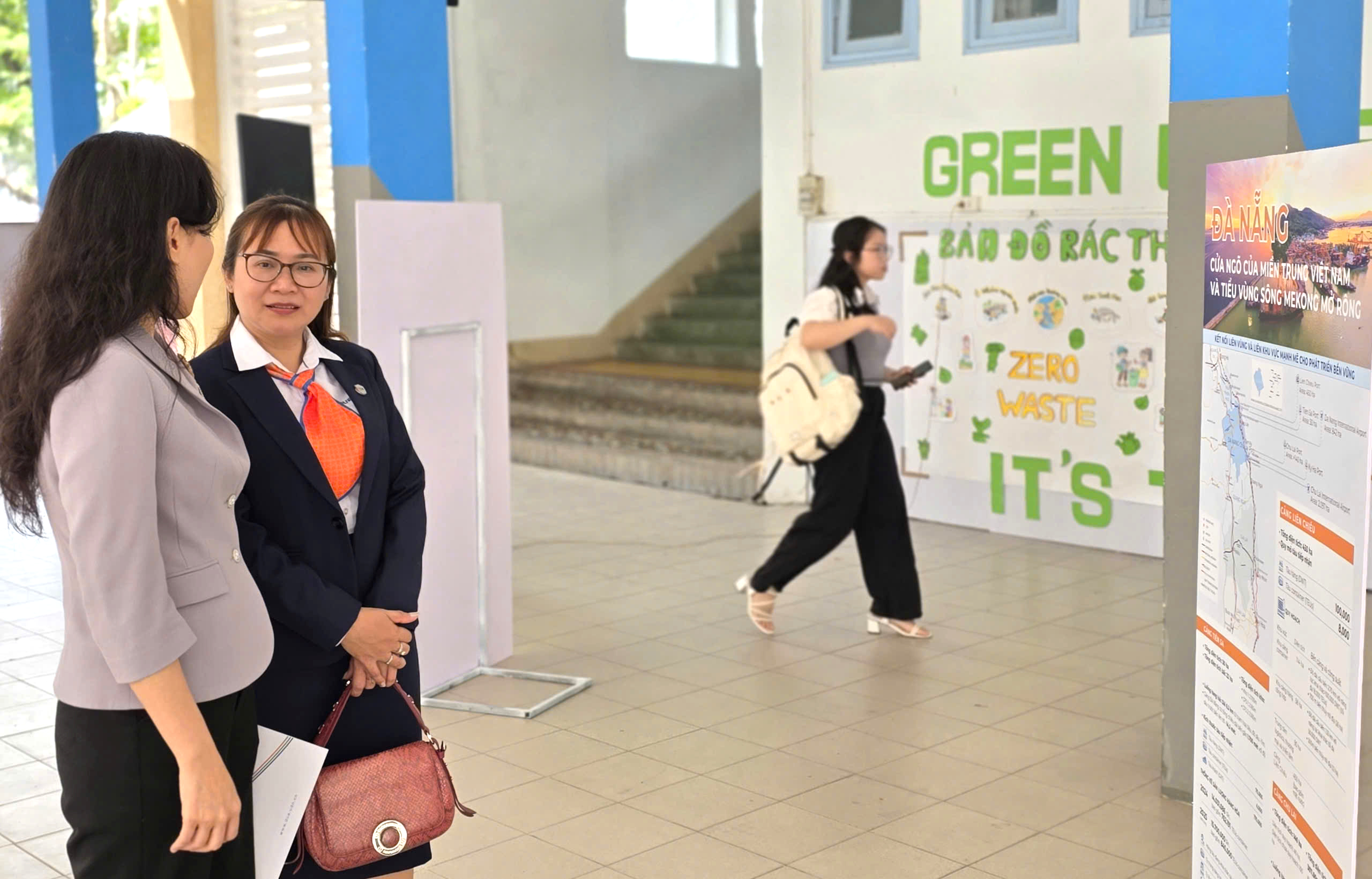 Sinh viên chen chân tìm cơ hội tại ngày hội việc làm logistics lớn nhất năm- Ảnh 8.