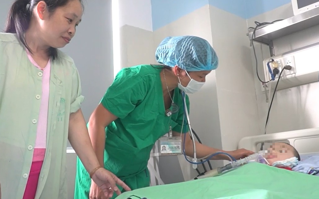 Người mẹ gửi tuổi xuân ở hành lang bệnh viện, chờ đợi gần 10 năm để đưa con về nhà