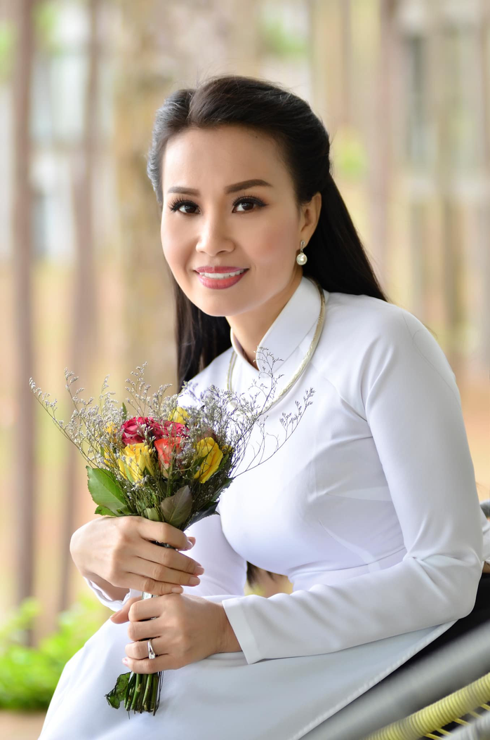 "Nữ ho&agrave;ng d&acirc;n ca" v&agrave; điều kỳ lạ trong khu vườn ở biệt thự triệu đ&ocirc;  - Ảnh 2.