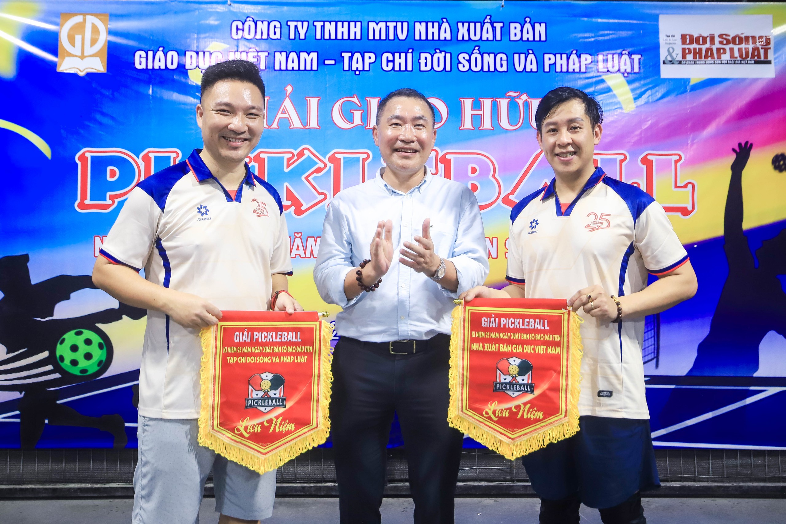 Sôi nổi giải giao hữu Pickleball nhân kỷ niệm 25 năm Tạp chí Đời sống và Pháp luật- Ảnh 2.