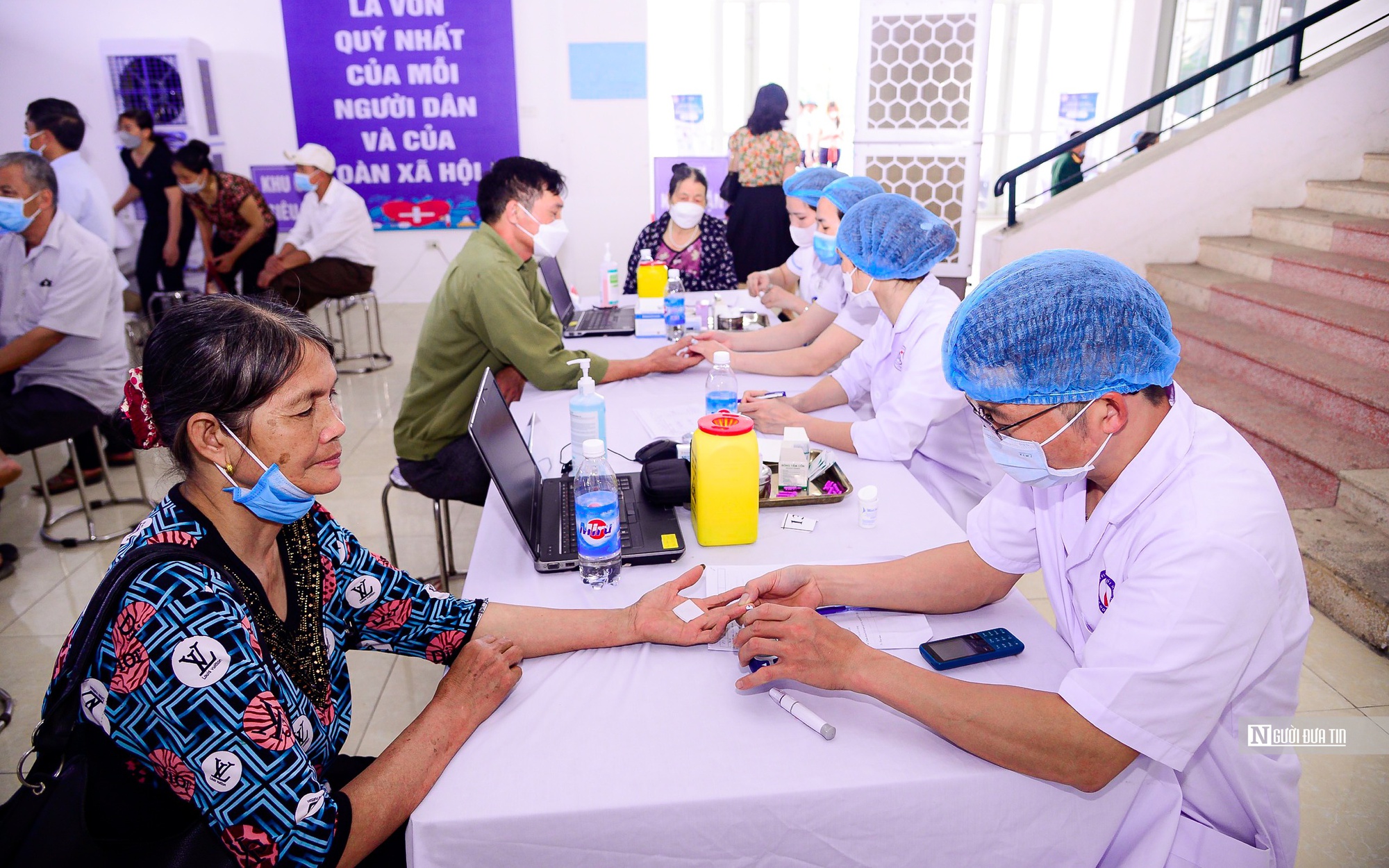 Bảo vệ, thúc đẩy trẻ em phát triển lành mạnh, tích cực trên môi trường mạng - Ảnh 1.