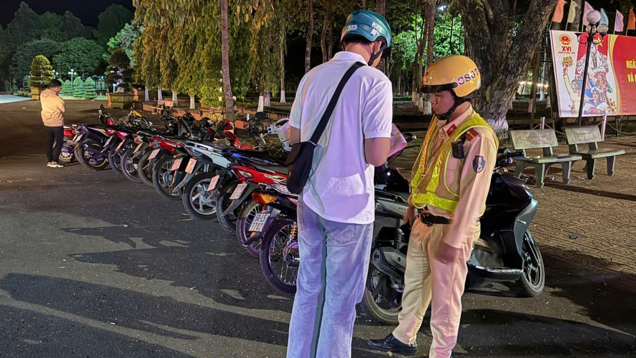 Đồng Nai: Tăng cường xử lý vi phạm nồng độ cồn trên tuyến ĐT.741- Ảnh 4.