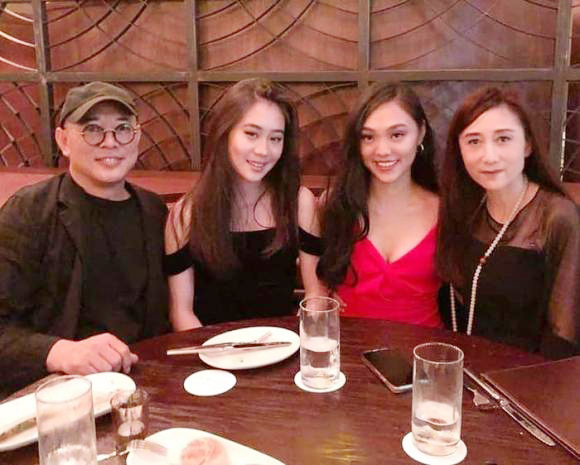 Ng&ocirc;i sao v&otilde; thuật h&agrave;ng đầu xứ Cảng thơm v&agrave; h&ocirc;n nh&acirc;n 27 năm với người vợ hơn tuổi - Ảnh 5.