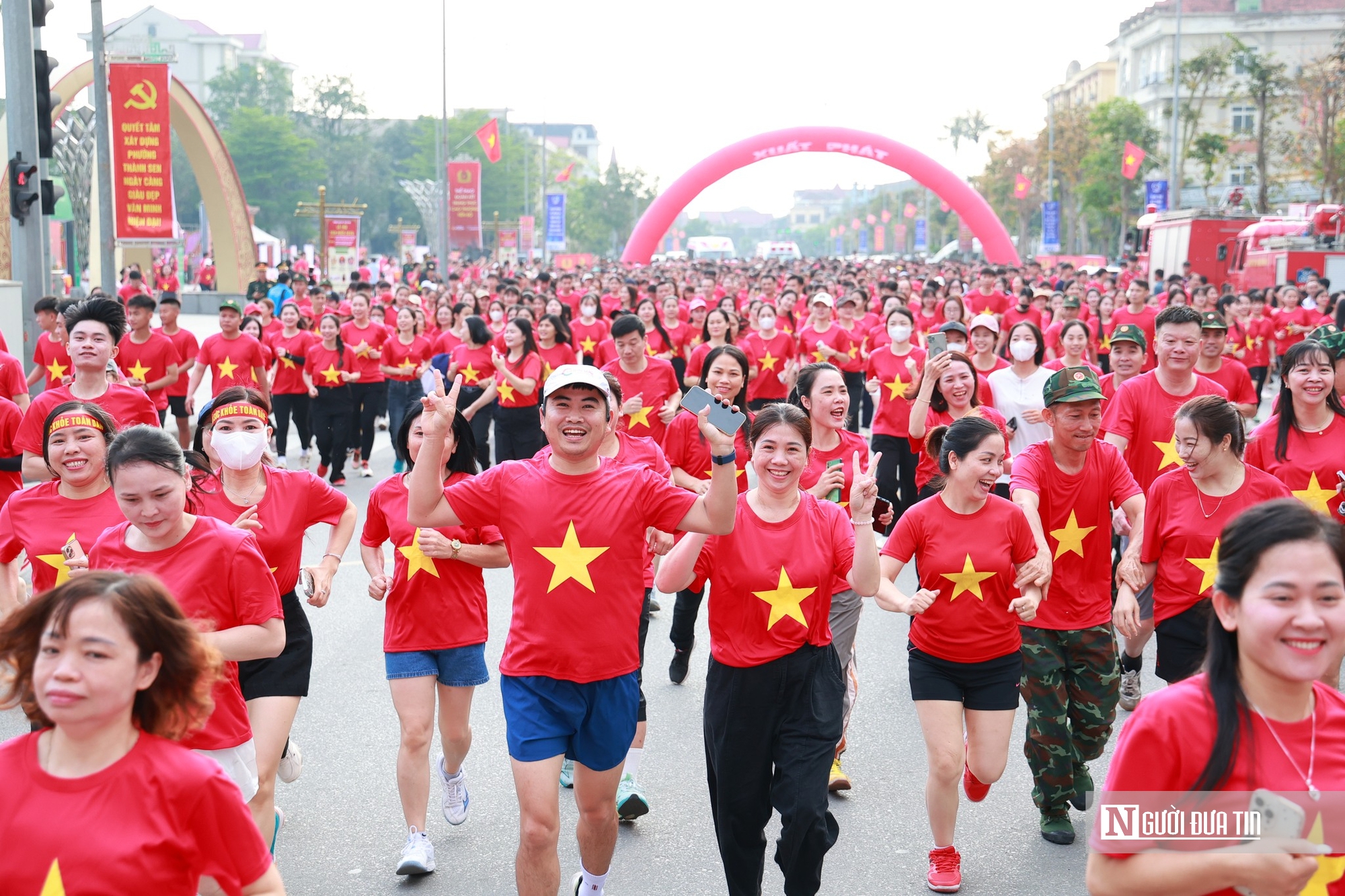 H&agrave;ng ngh&igrave;n người d&acirc;n H&agrave; Tĩnh kho&aacute;c l&ecirc;n m&igrave;nh &aacute;o Cờ đỏ sao v&agrave;ng tham gia Ng&agrave;y chạy Olympic 2026- Ảnh 3.