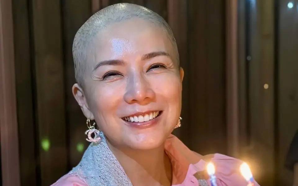 Á hậu Hong Kong Ngô Văn Hân chiến đấu với ung thư giai đoạn cuối vì hai con gái