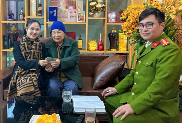 Cảnh b&aacute;o chi&ecirc;u tr&ograve; "l&agrave;m sổ hộ ngh&egrave;o nhanh" để lừa đảo- Ảnh 1.