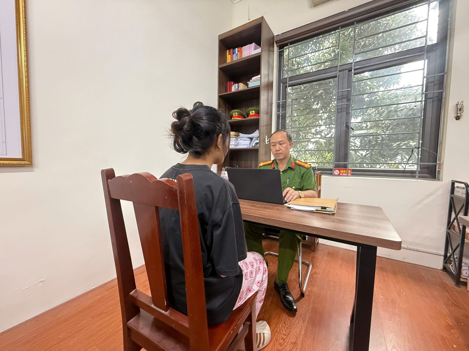 Triệt phá vụ mua bán người dưới 16 tuổi, khởi tố 5 đối tượng - Ảnh 1.