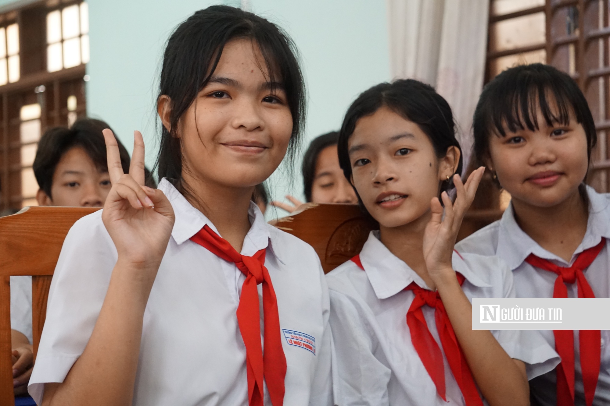 Gia Lai: Công an ra tận đảo hỗ trợ người dân, học sinh làm căn cước, định danh điện tử cấp độ 2- Ảnh 6. Gia Lai: Công an ra tận đảo hỗ trợ người dân, học sinh làm căn cước, định danh điện tử cấp độ 2- Ảnh 6.