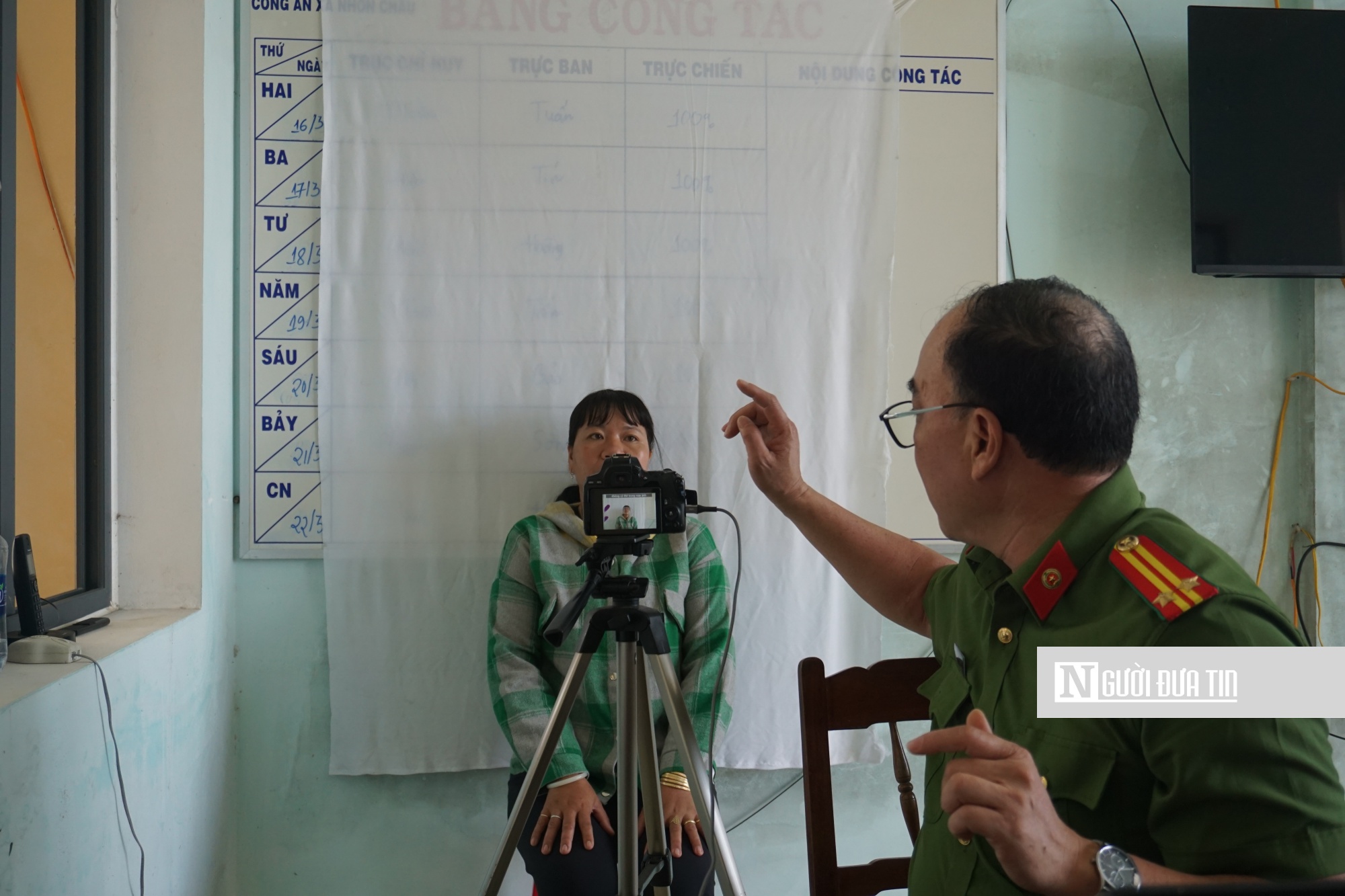 Gia Lai: Công an ra tận đảo hỗ trợ người dân, học sinh làm căn cước, định danh điện tử cấp độ 2- Ảnh 3. Gia Lai: Công an ra tận đảo hỗ trợ người dân, học sinh làm căn cước, định danh điện tử cấp độ 2- Ảnh 3.