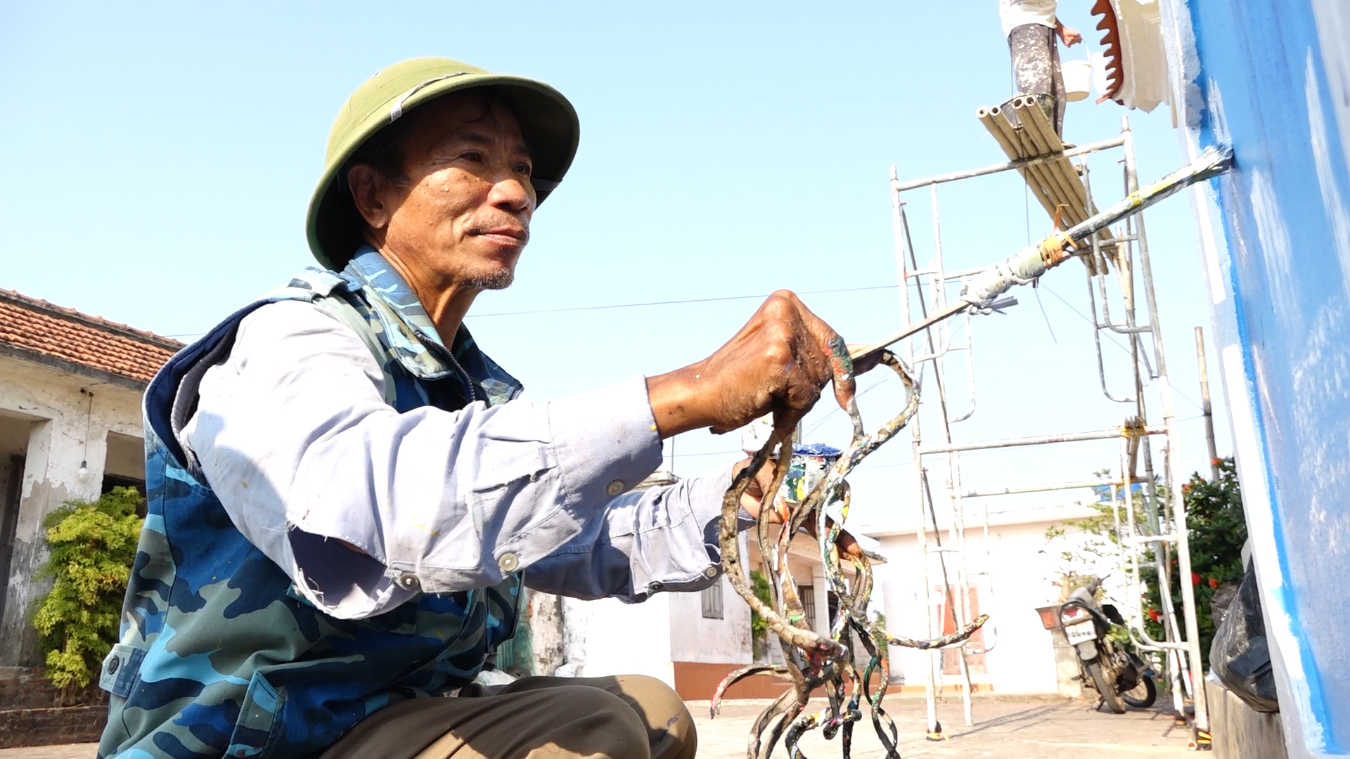 Người đàn ông Việt lập kỷ lục Guinness móng tay dài nhất thế giới - Ảnh 3.