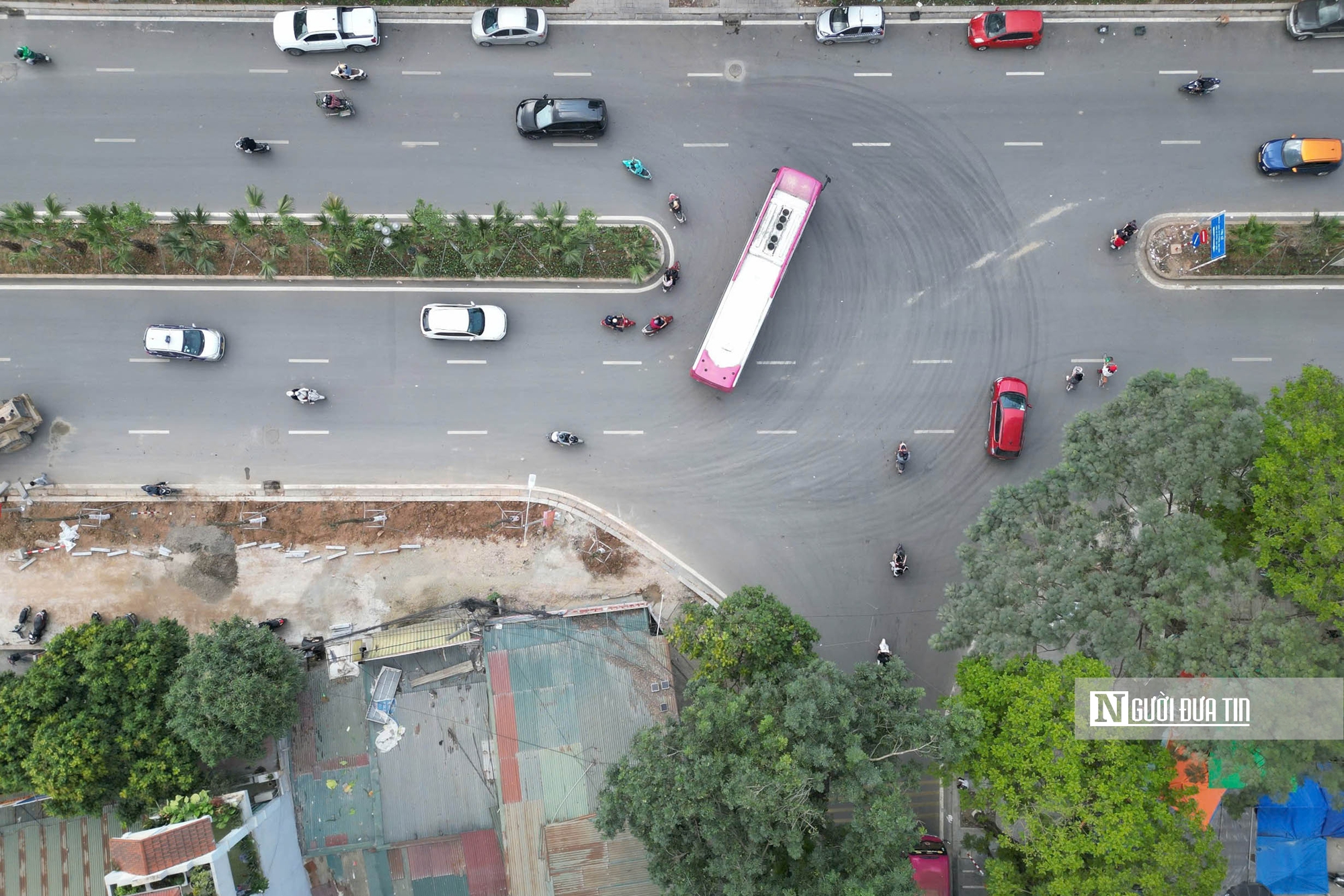 Điểm nghẽn khiến 1,6km đường Vành đai 2,5 nguy cơ lỡ hẹn bàn giao - Ảnh 1.