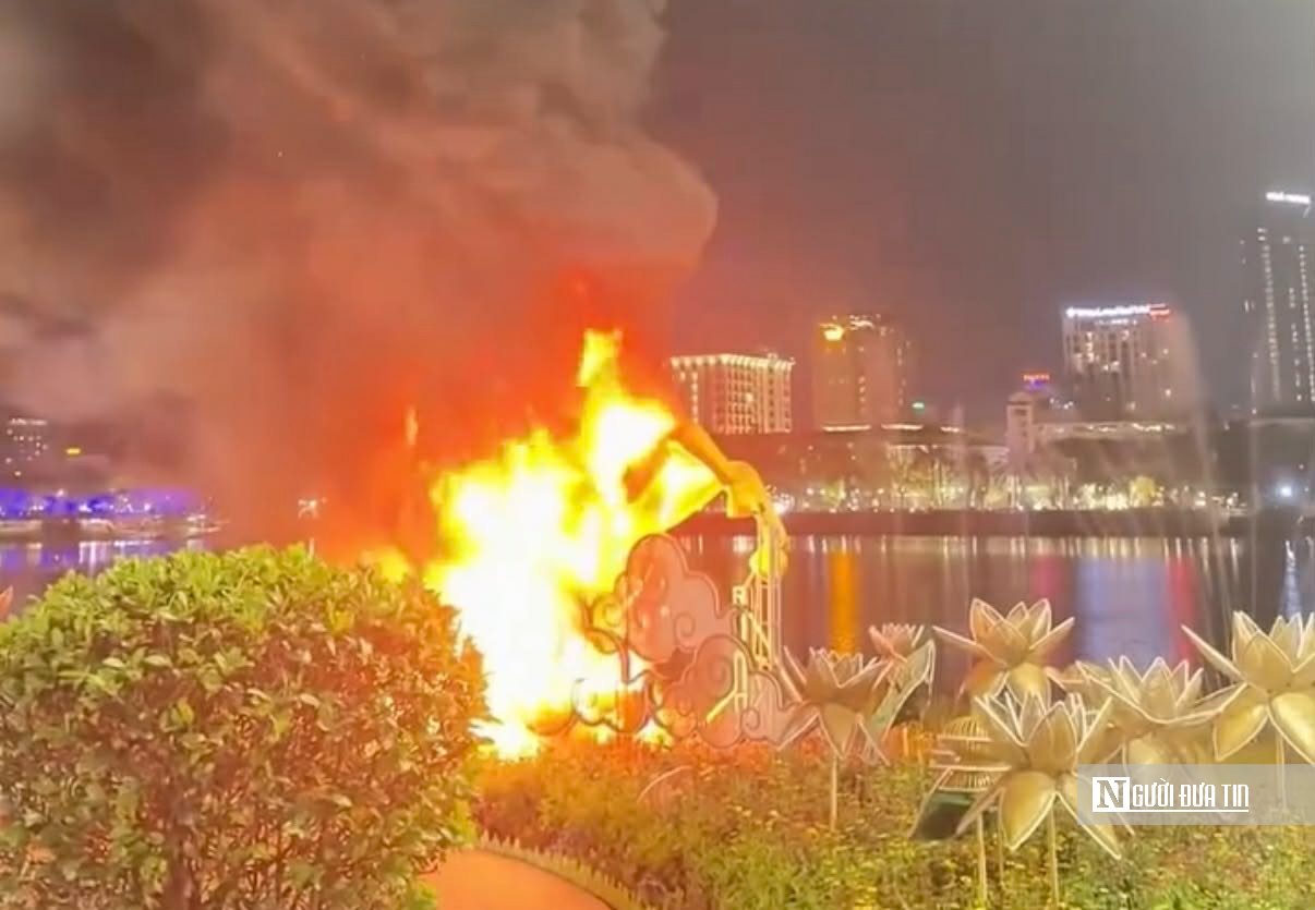 Linh vật ngựa ở Huế bốc cháy trong đêm: Đơn vị quản lý lên tiếng - Ảnh 1.