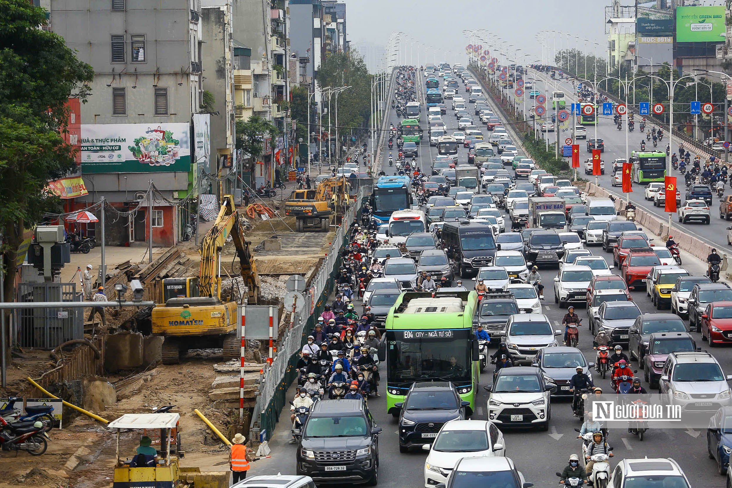 Hà Nội: Rào chắn thi công hầm chui tại nút giao Cổ Linh – Đàm Quang Trung - Ảnh 4.
