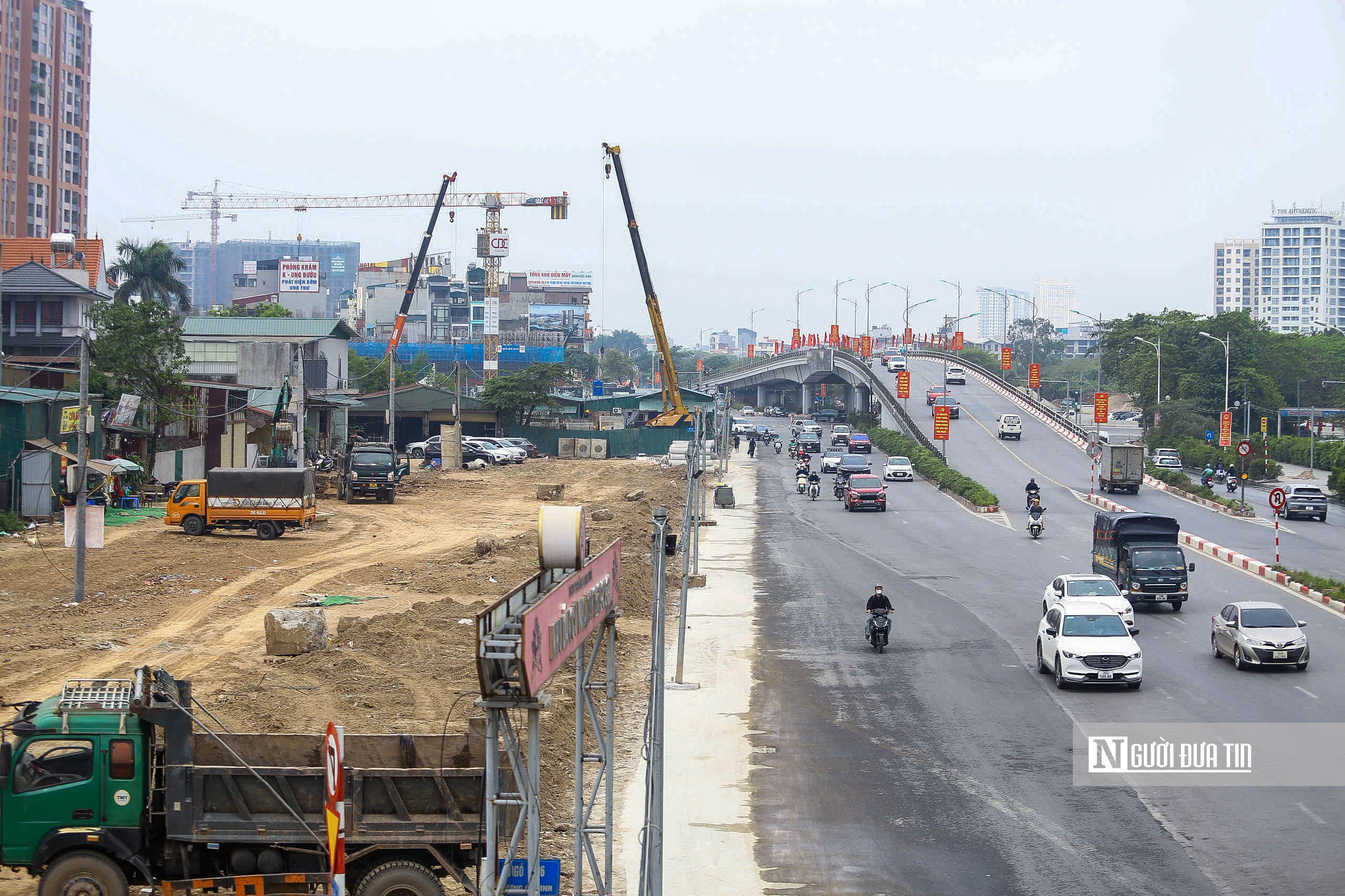 Hà Nội: Rào chắn thi công hầm chui tại nút giao Cổ Linh – Đàm Quang Trung - Ảnh 2.