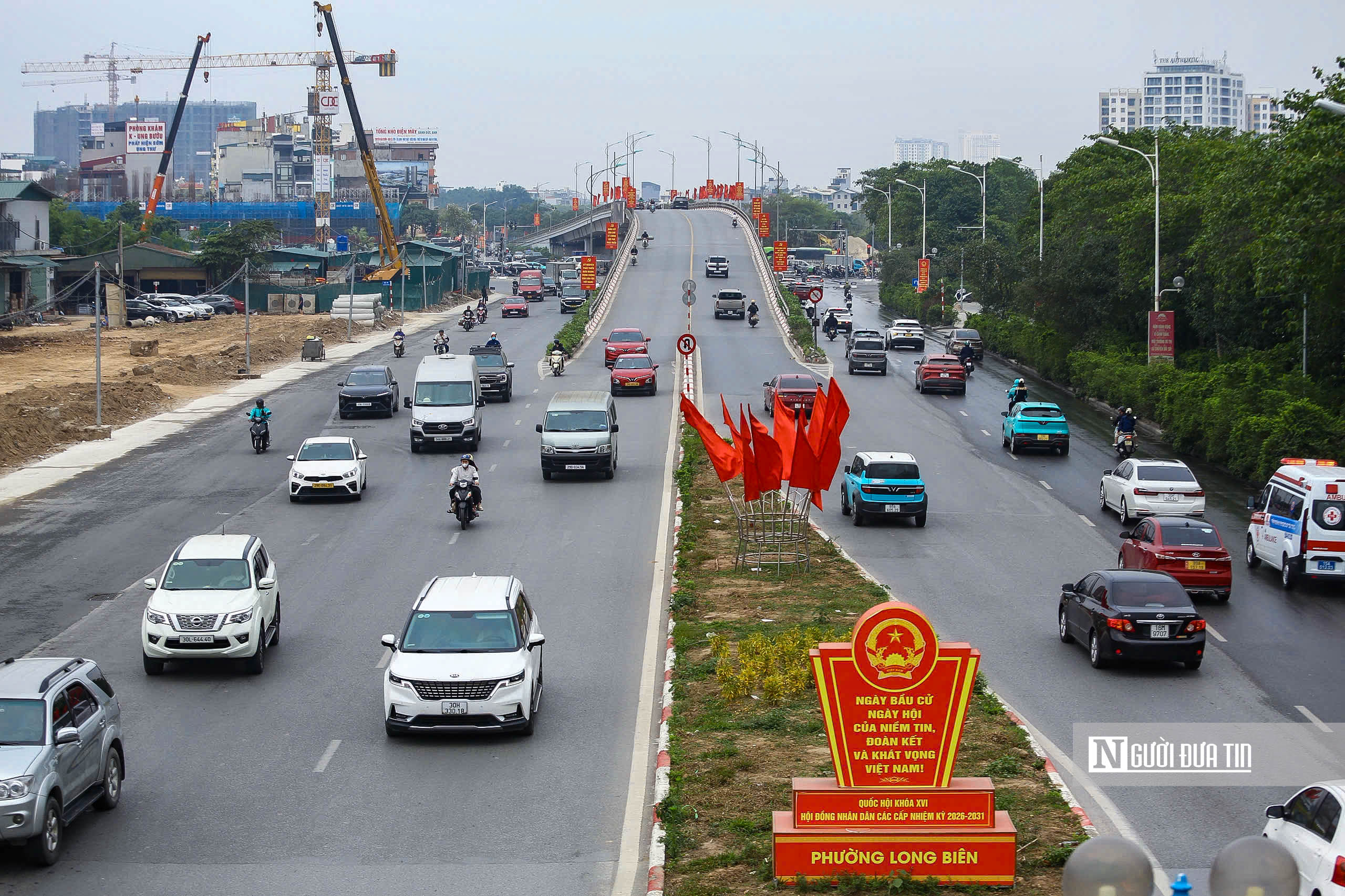 Hà Nội: Rào chắn thi công hầm chui tại nút giao Cổ Linh – Đàm Quang Trung - Ảnh 1.