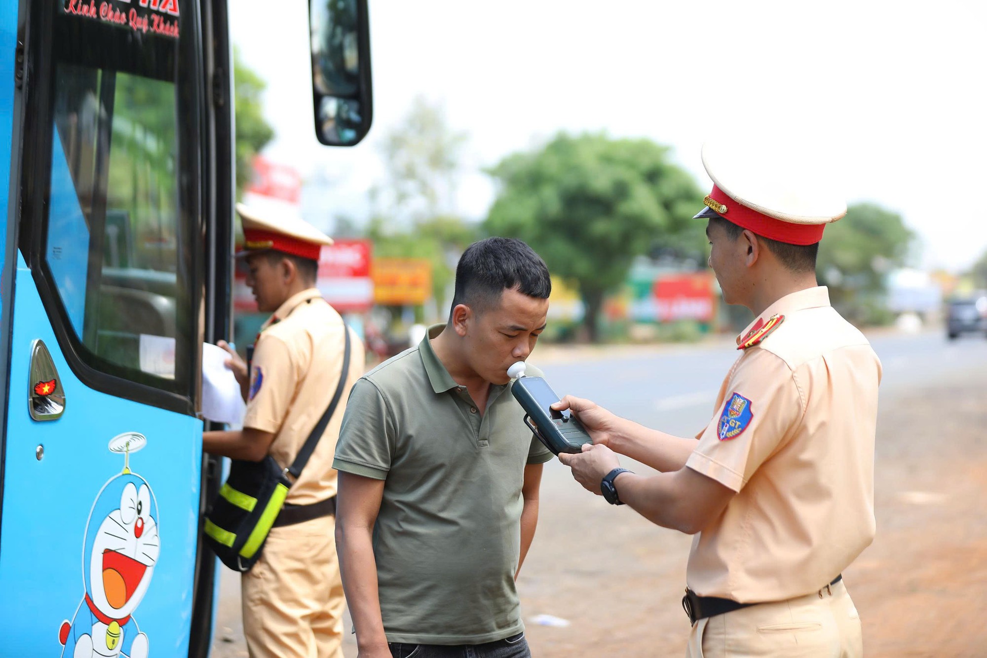 Đồng Nai: Tăng cường xử lý vi phạm tốc độ, bảo đảm an toàn giao thông trên Quốc lộ 14- Ảnh 3.