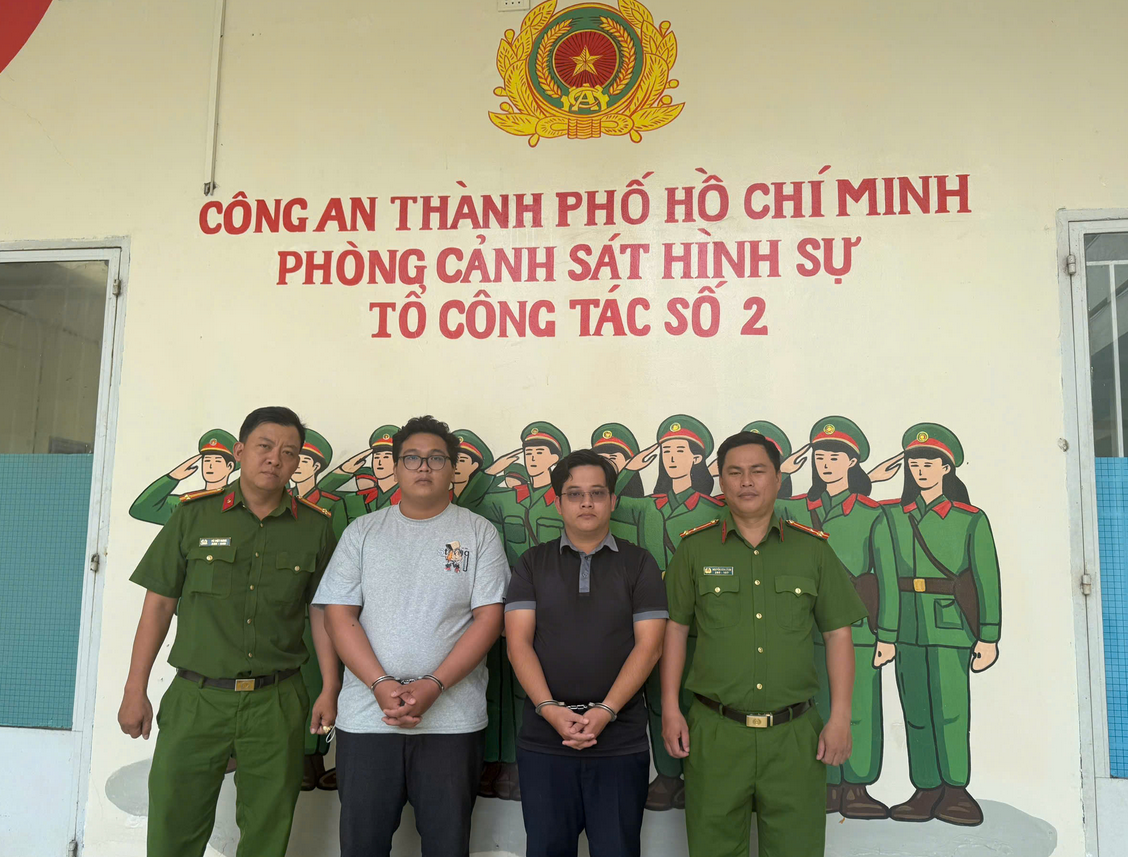 Tp.HCM: Bắt 2 đối tượng làm giả giấy tờ, thuê ôtô tự lái rồi mang đi cầm cố- Ảnh 1. Tp.HCM: Bắt 2 đối tượng làm giả giấy tờ, thuê ôtô tự lái rồi mang đi cầm cố- Ảnh 1.