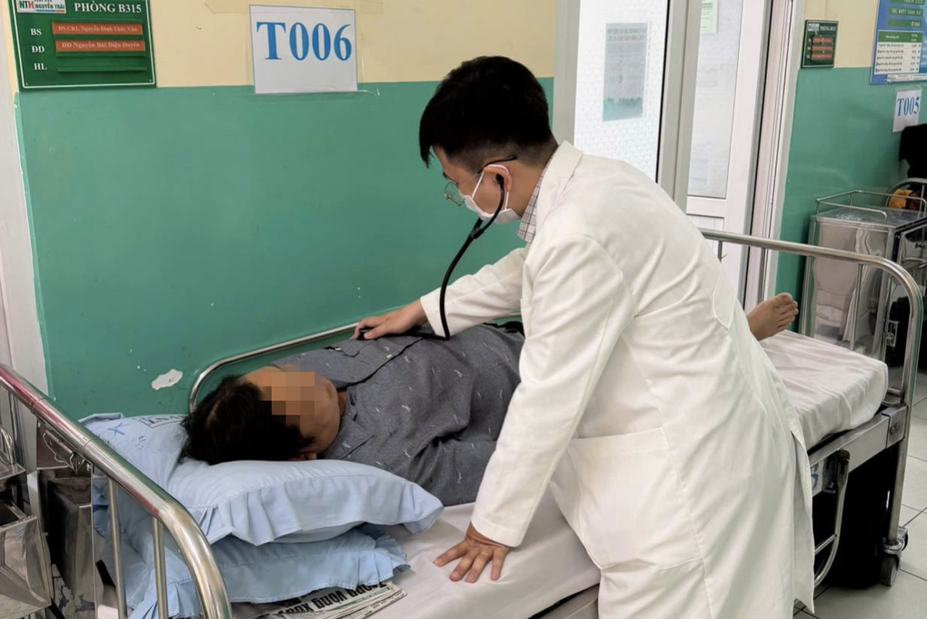 7 ng&agrave;y uống rượu li&ecirc;n tục, người đ&agrave;n &ocirc;ng ở TPHCM nhập viện v&igrave; vi&ecirc;m gan nặng - Ảnh 1.