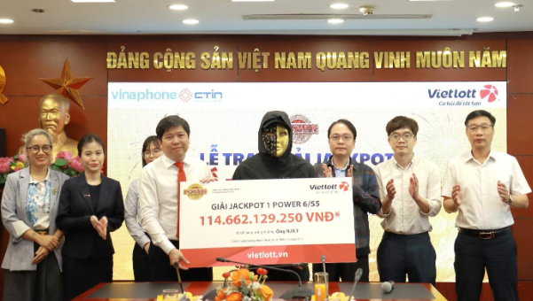 Một người đ&agrave;n &ocirc;ng tr&uacute;ng giải Jackpot 1 hơn 114 tỷ đồng- Ảnh 1.