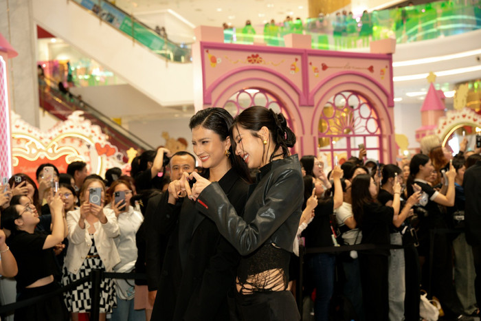 Nhan sắc van người m&ecirc; của nữ diễn vi&ecirc;n t&agrave;i sắc 39 tuổi - Ảnh 3.