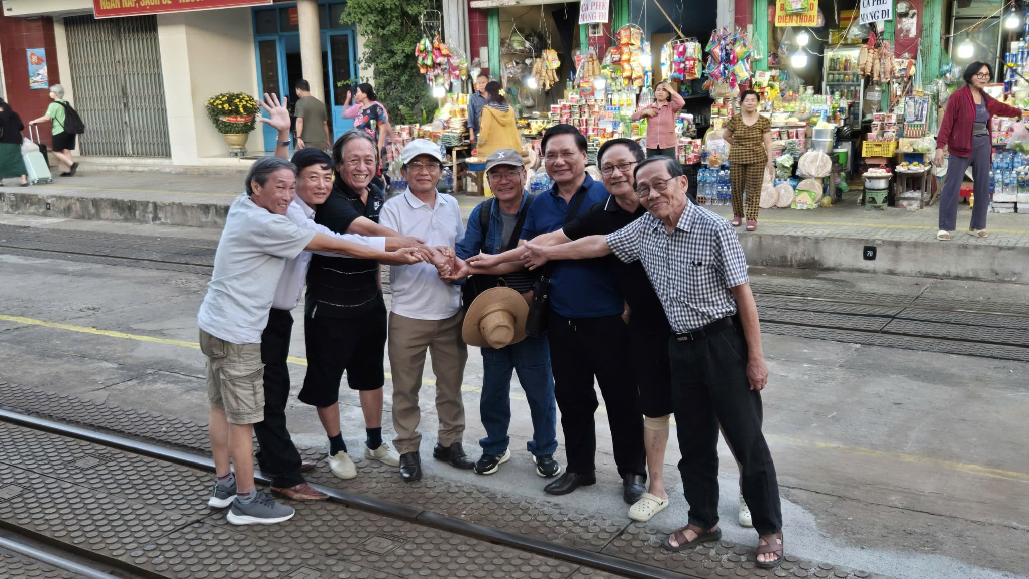 Hỏa xa ký sự - Ảnh 3.