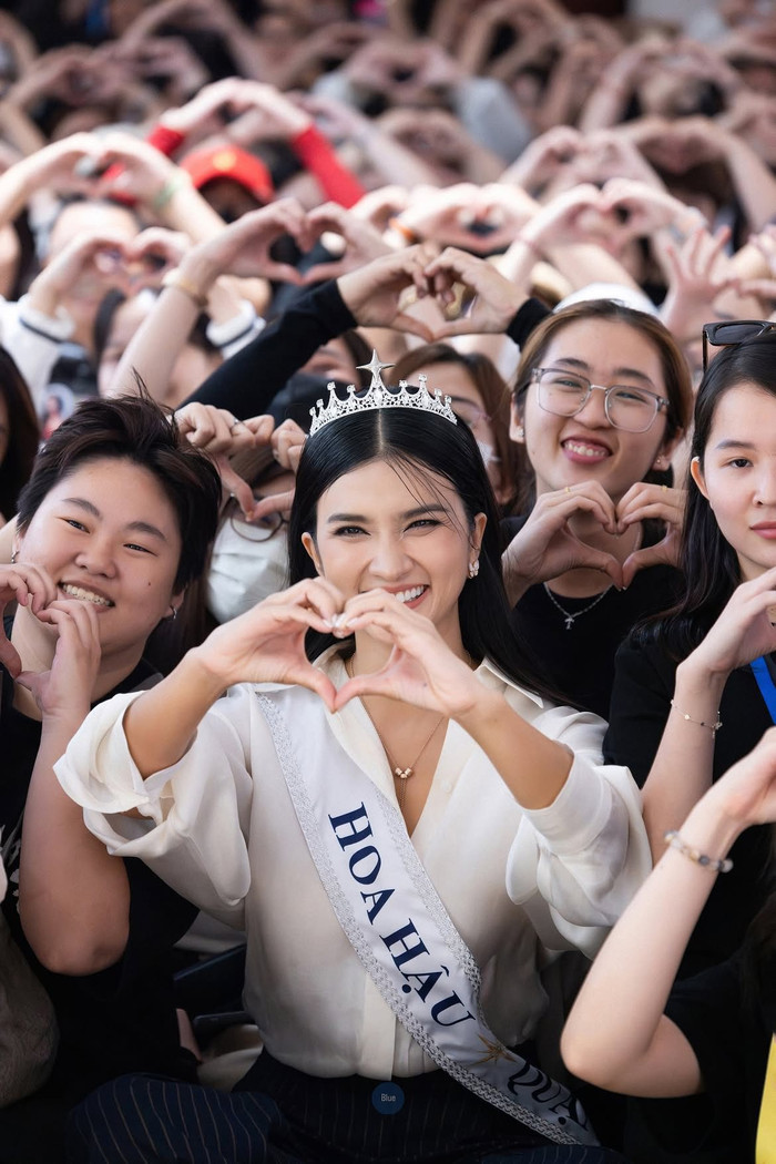 Nhan sắc van người m&ecirc; của nữ diễn vi&ecirc;n t&agrave;i sắc 39 tuổi - Ảnh 4.