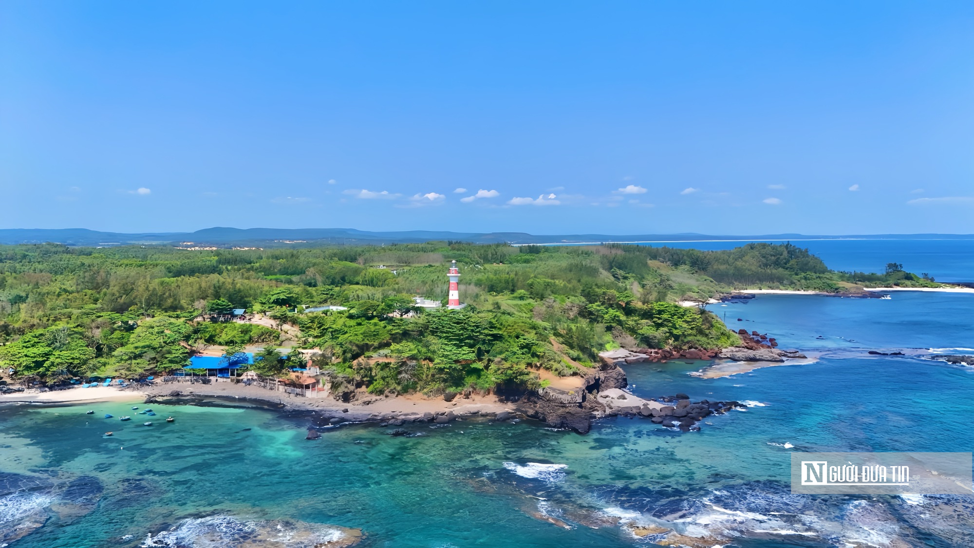 Ngọn hải đăng mang t&ecirc;n lạ b&ecirc;n bờ biển Quảng Ng&atilde;i h&uacute;t kh&aacute;ch check-in- Ảnh 1.