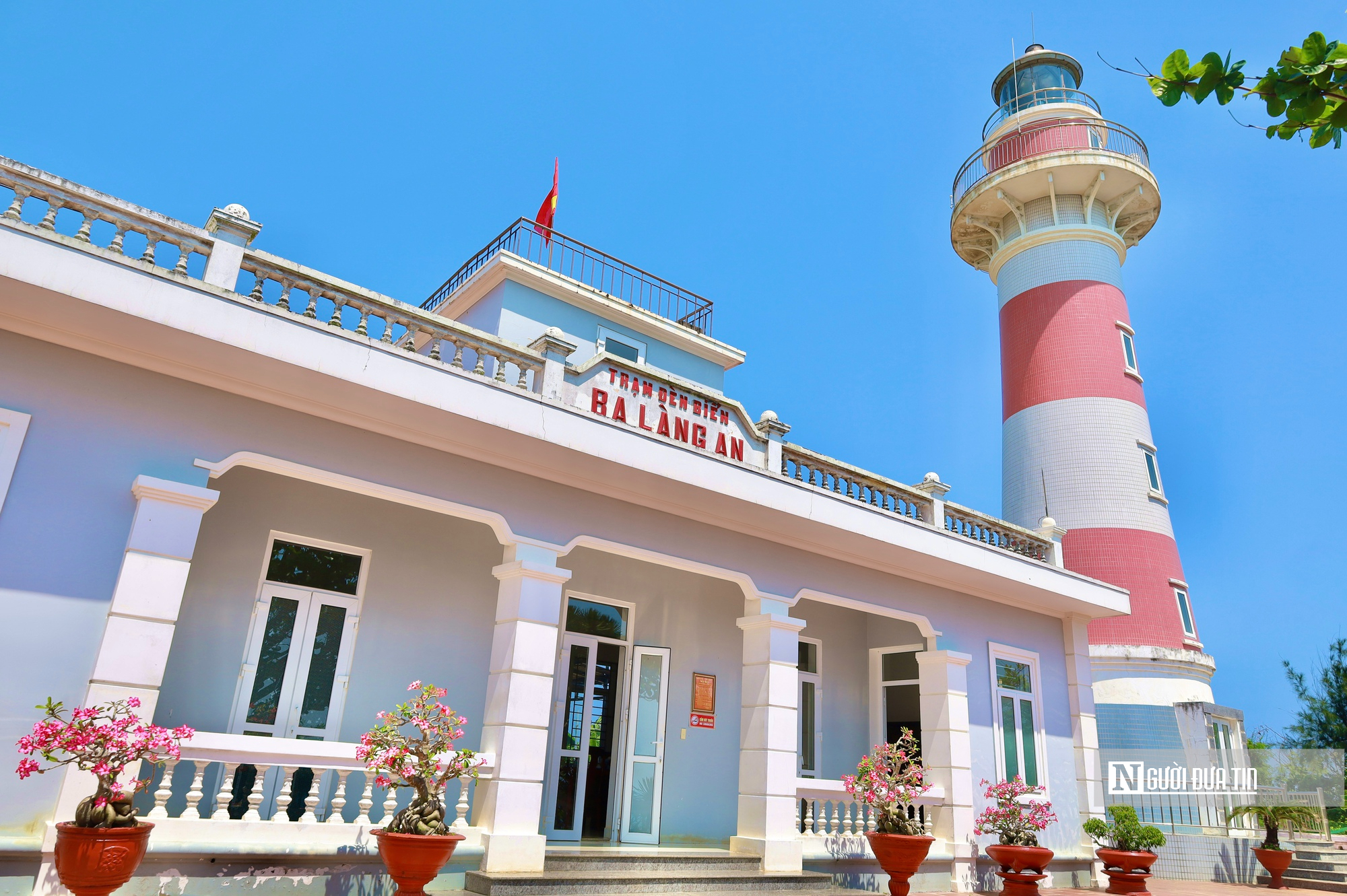 Ngọn hải đăng mang t&ecirc;n lạ b&ecirc;n bờ biển Quảng Ng&atilde;i h&uacute;t kh&aacute;ch check-in- Ảnh 2.