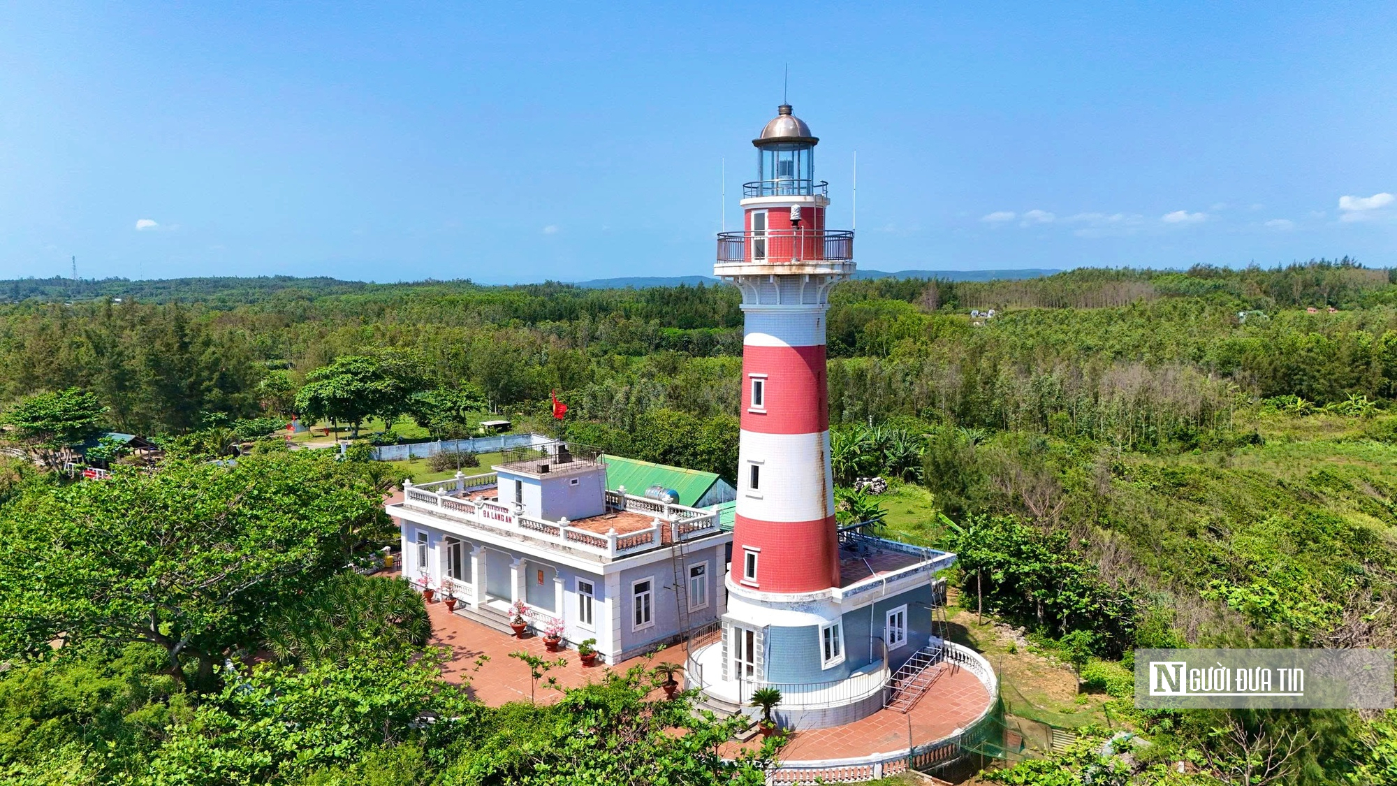 Ngọn hải đăng mang t&ecirc;n lạ b&ecirc;n bờ biển Quảng Ng&atilde;i h&uacute;t kh&aacute;ch check-in- Ảnh 3.