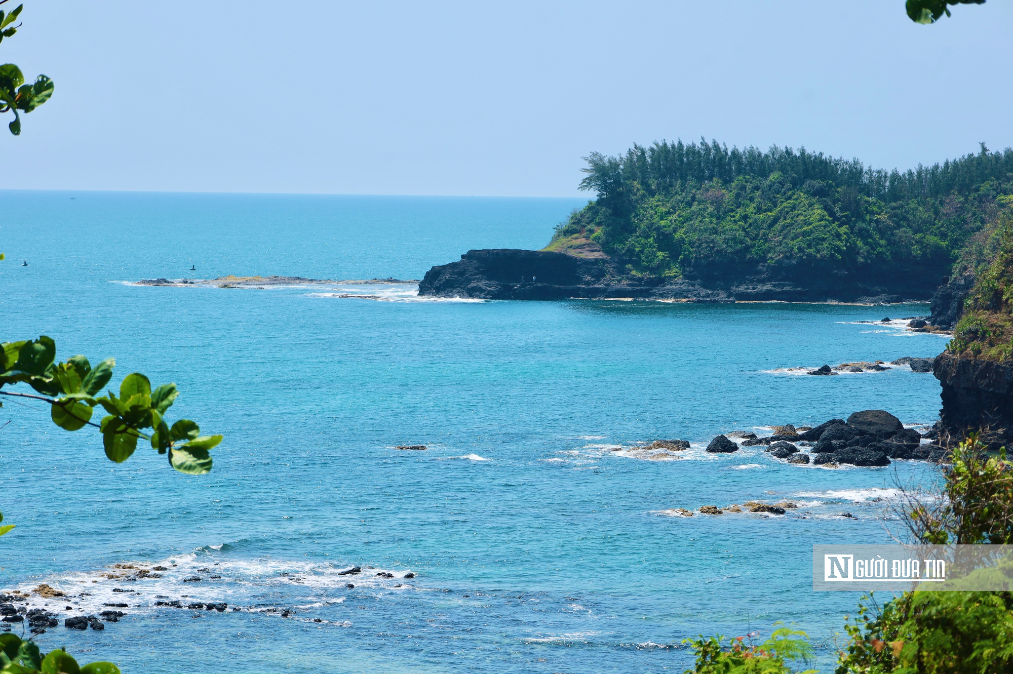 Ngọn hải đăng mang tên lạ bên bờ biển Quảng Ngãi hút khách check-in- Ảnh 6.